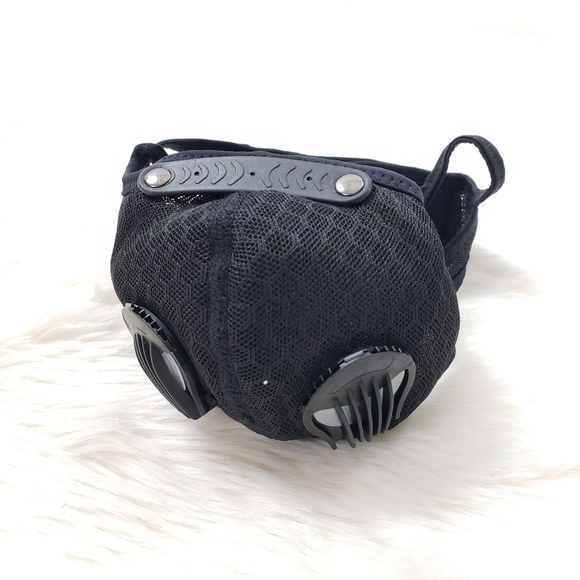 Double Valve Breathable Face Mask - Picture 3 of 10